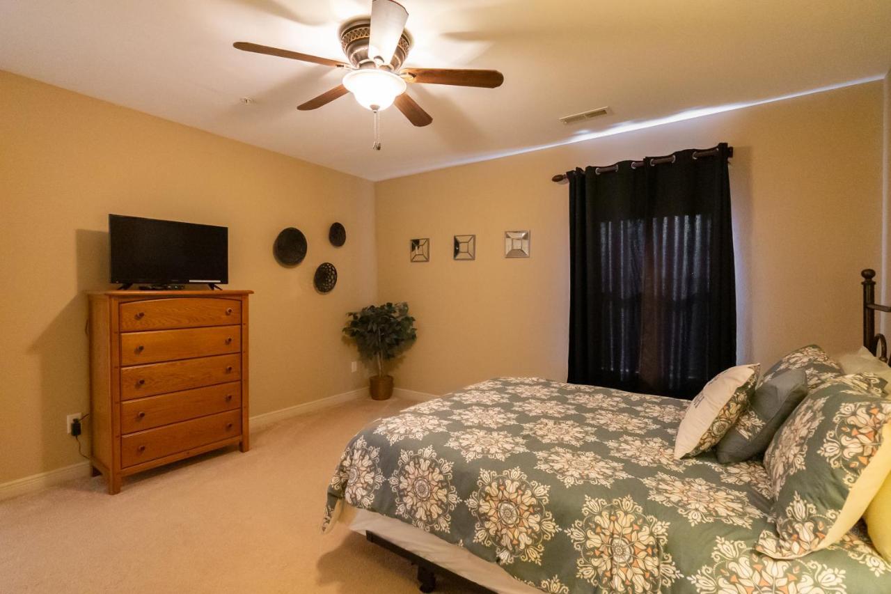 4Br Walk-In - Foosball Table - Hot Tub - Fire Pit - Free Tickets Included - Dv166 Branson Dış mekan fotoğraf