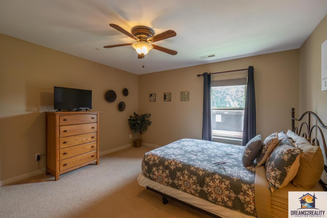 4Br Walk-In - Foosball Table - Hot Tub - Fire Pit - Free Tickets Included - Dv166 Branson Dış mekan fotoğraf