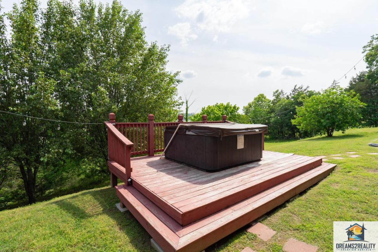 4Br Walk-In - Foosball Table - Hot Tub - Fire Pit - Free Tickets Included - Dv166 Branson Dış mekan fotoğraf