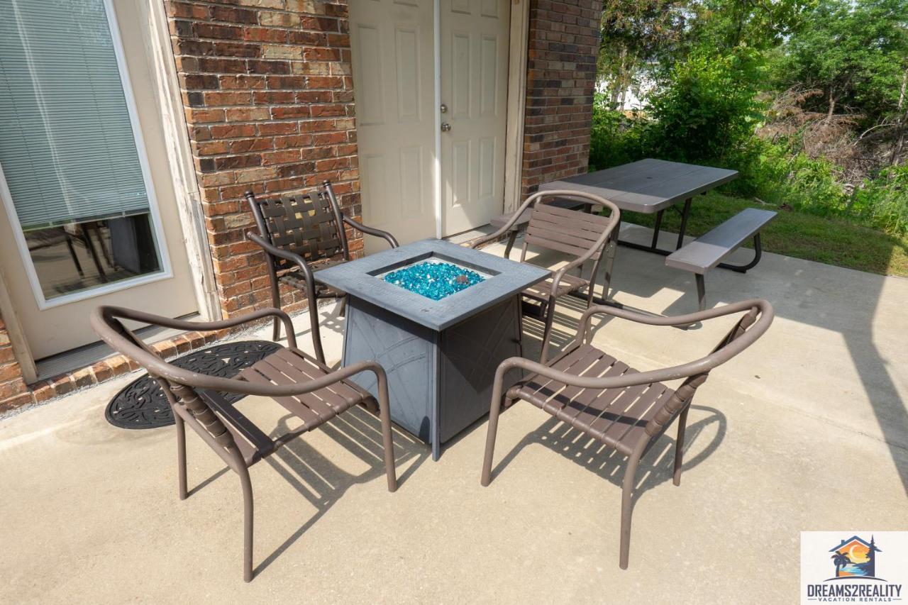 4Br Walk-In - Foosball Table - Hot Tub - Fire Pit - Free Tickets Included - Dv166 Branson Dış mekan fotoğraf